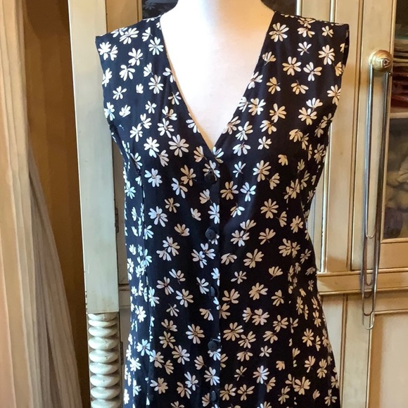 Elan Dresses & Skirts - Summer Dress little flowers
